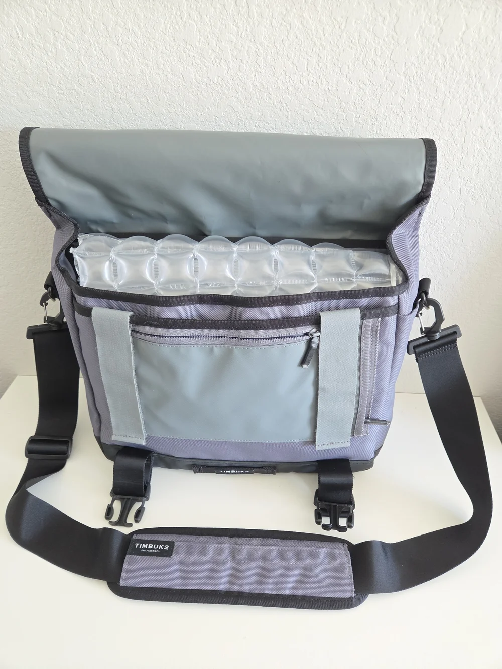 Timbuk2 Commute Laptop Messenger Bag 2.0 Gray/Black Size Medium Fit Laptop 15